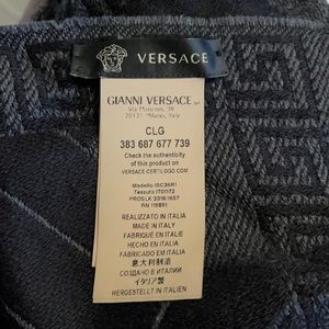 Varsace scarf grey and black